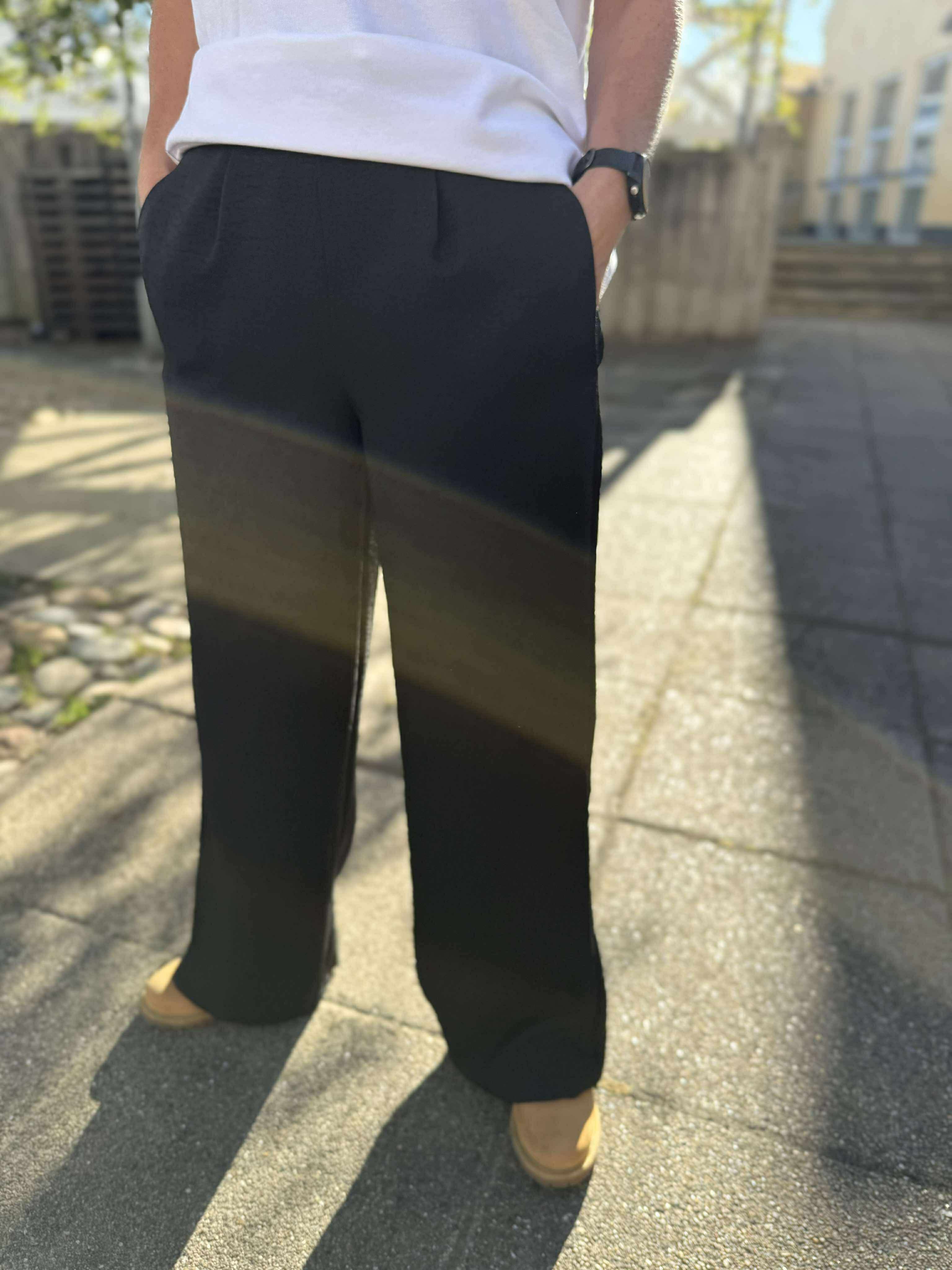 VMMELANEY Trousers - Black